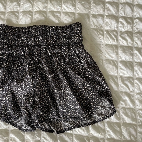 Free people movement cheetah print workout shorts - Picture 4 of 10